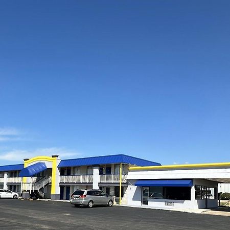 Days Inn By Wyndham Salina South Exterior photo