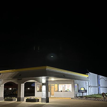 Days Inn By Wyndham Salina South Exterior photo