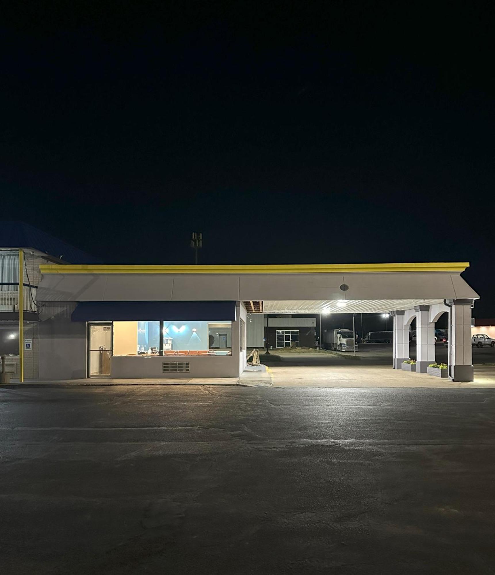 Days Inn By Wyndham Salina South Exterior photo