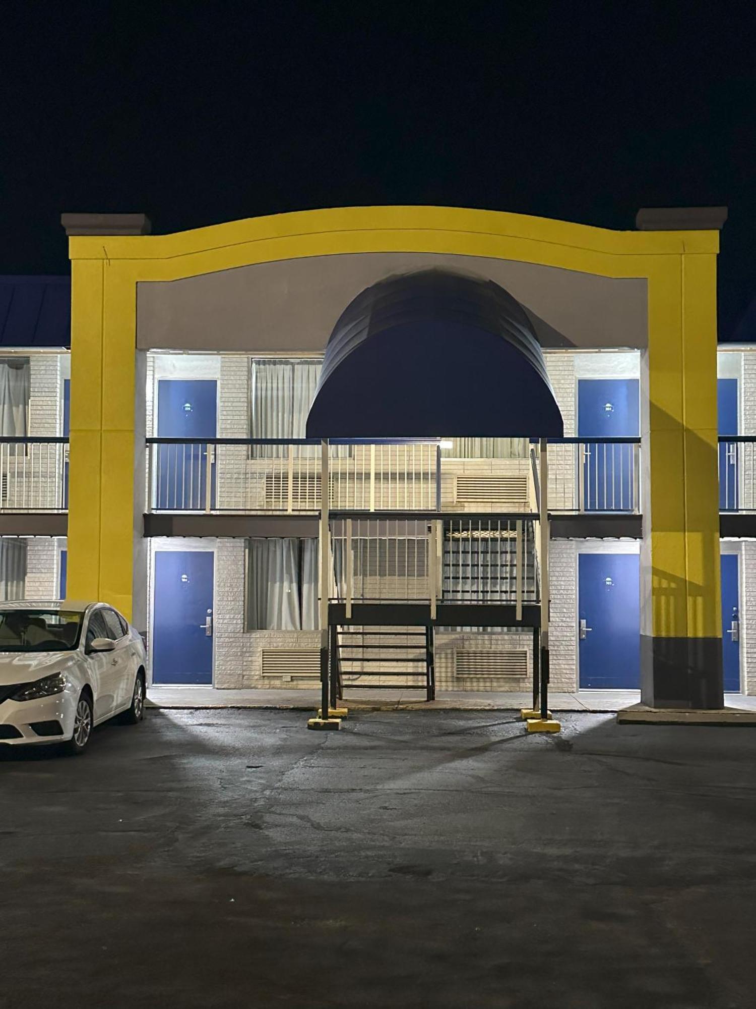 Days Inn By Wyndham Salina South Exterior photo